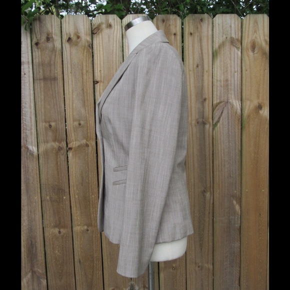 Gorgeous 2 button gray blazer! NWT! - Picture 3 of 4