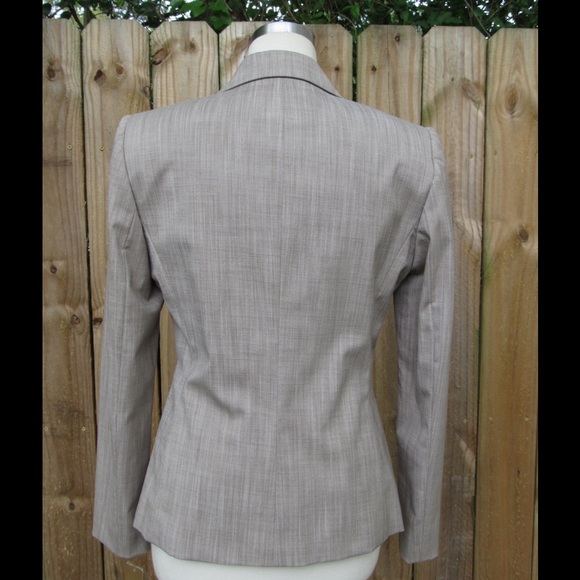 Gorgeous 2 button gray blazer! NWT! - Picture 4 of 4