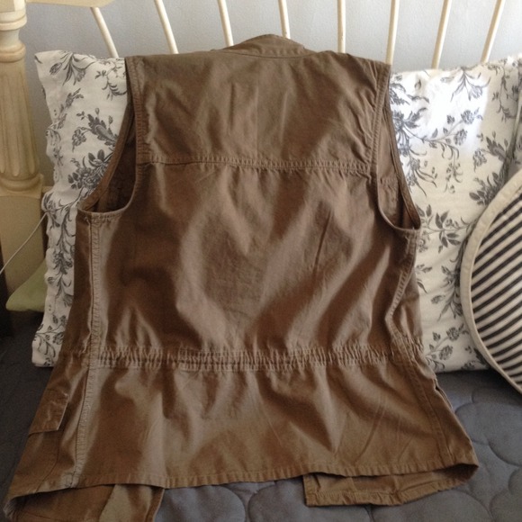 Khaki vest - Picture 2 of 4