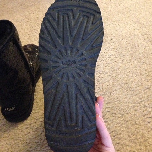 Black sequin uggs - Picture 3 of 4