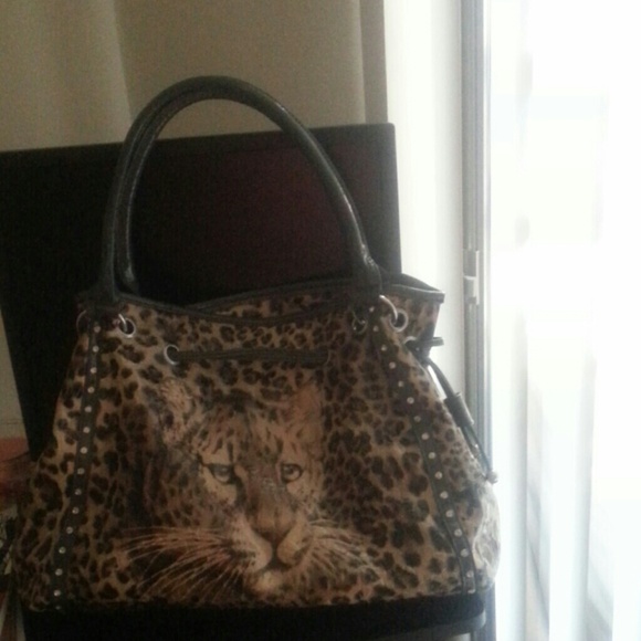 Large purse with tiger in front