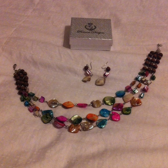 Premier Designs necklace and earrings