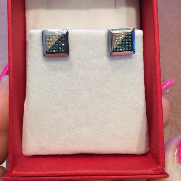 10k White Gold Earrings