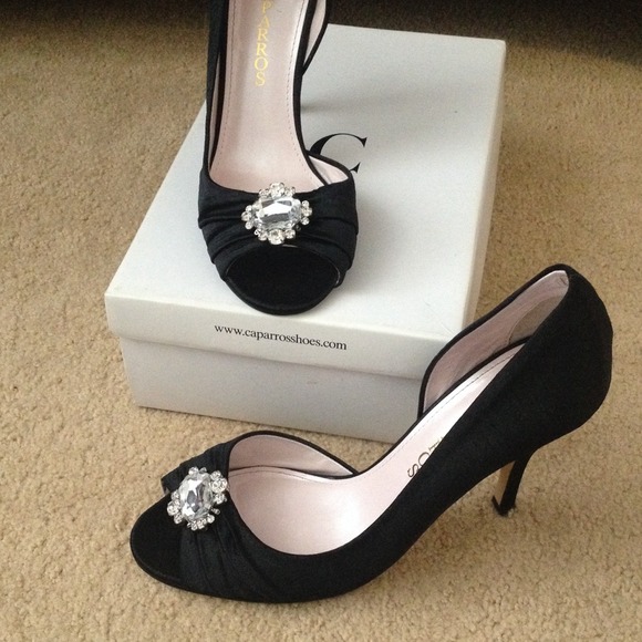 💕CAPARROS BLACK HEELS💕
