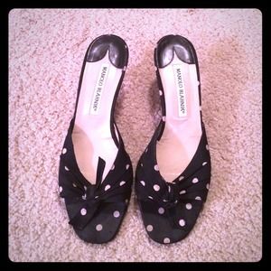 Manolo Blahnik like new polka dot kitten heel 37.5