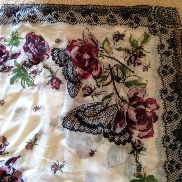 H&M Scarf with pretty patern. Never worn. - Picture 1 of 1