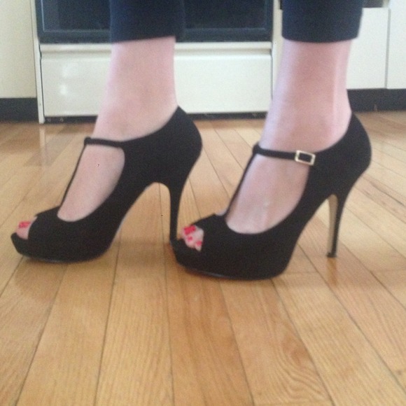 T-Strap Peep Toe Pumps - Picture 2 of 3