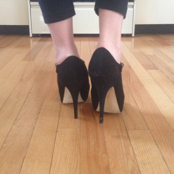 T-Strap Peep Toe Pumps - Picture 3 of 3