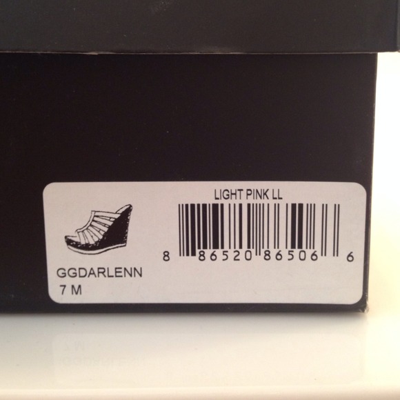 ⛔️SOLD⛔️ Gbyguess wedges 😊 - Picture 4 of 4