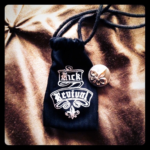 Rock Revival Pouch w/button