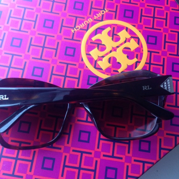 Ralf Lauren sunglasses ! - Picture 2 of 5