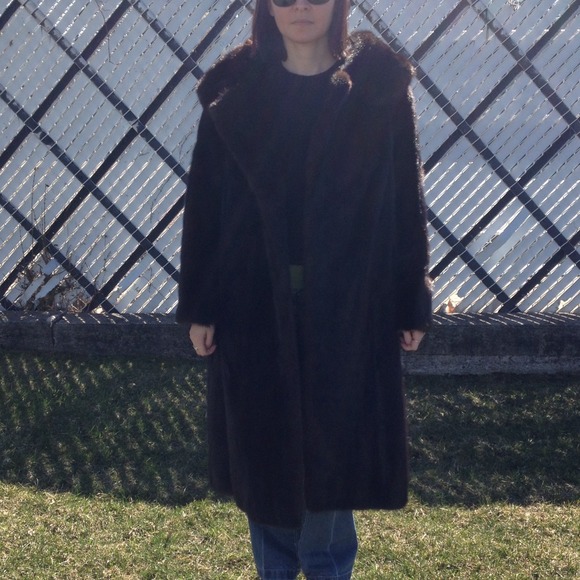 Fur jacket (not sure what kind)should fit size M-L - Picture 1 of 4