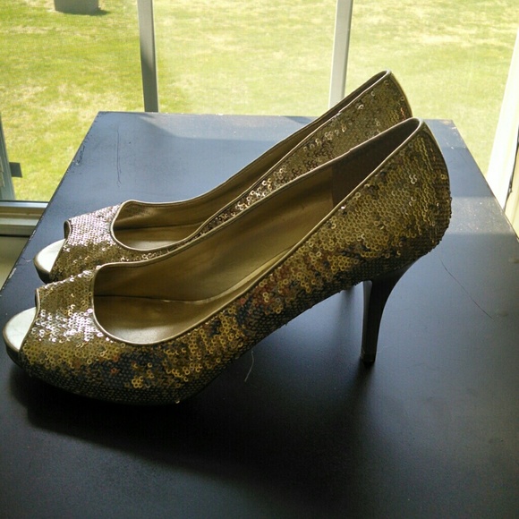 Guess peeptoe Metallic Gold Stilletos