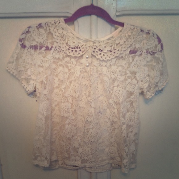 Lace Cream top! Adorable for summer!
