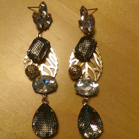 Amrita Singh earrings - Picture 2 of 3