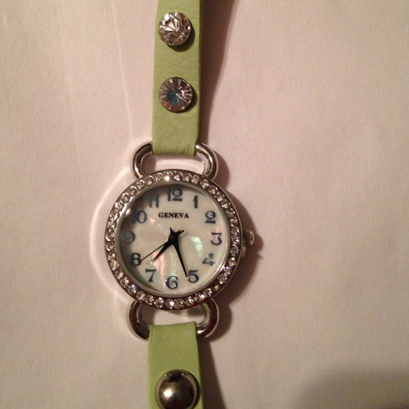 NEW Lime green wrap watch with super bling leather - Picture 3 of 3