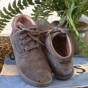 TOMS GRAY SUEDE BOOTIES