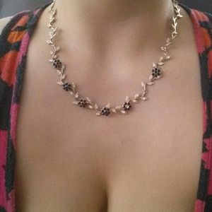*FLASH SALE* Classy Flower Necklace