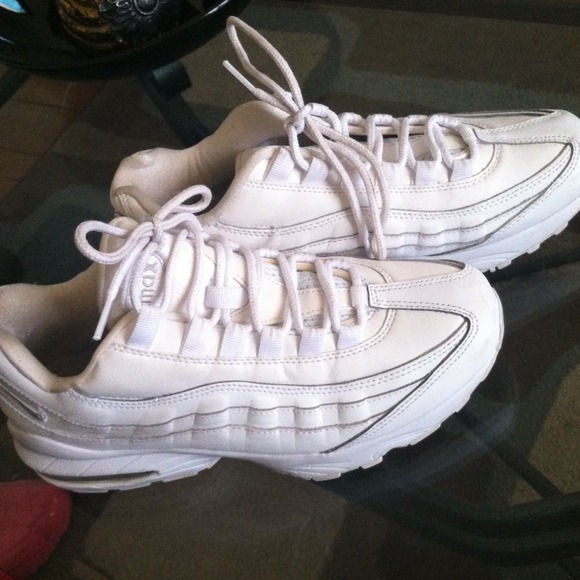 Nike Shoes - Nike air max 9.5 all white