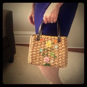 Floral straw bag perfect for Summer!