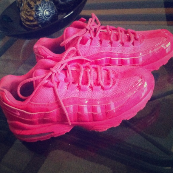 Nike Shoes - Nike hot pink air max 9.5
