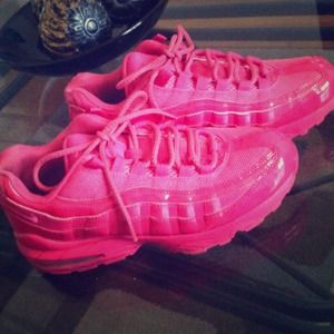 Nike hot pink air max 9.5