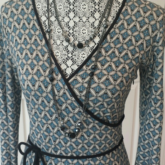 **BUNDLED** Darling dress - Picture 2 of 3