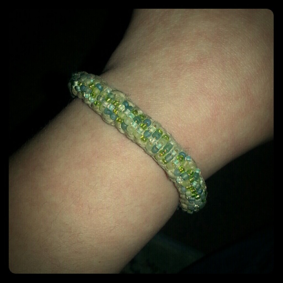 Hand made beaded bracelet - Picture 1 of 4