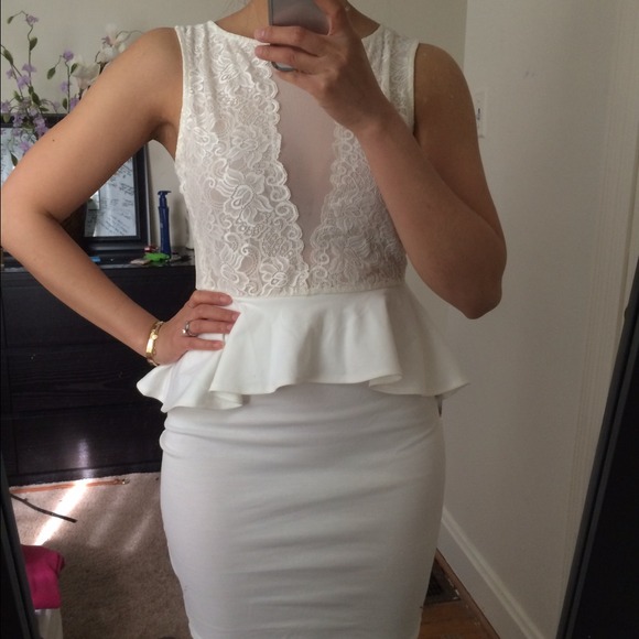 ❗️PRICE DROP 🎀 New! NWOT White peplum lace dress - Picture 2 of 4