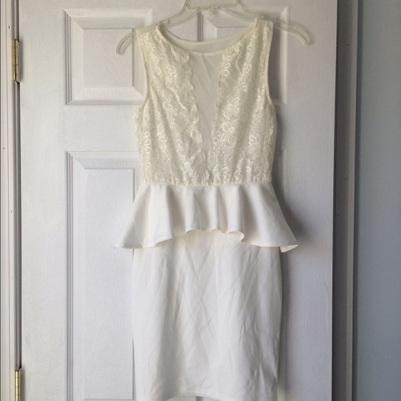 ❗️PRICE DROP 🎀 New! NWOT White peplum lace dress - Picture 3 of 4