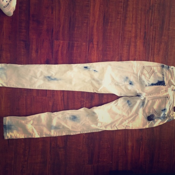 White a little acid washed jeans