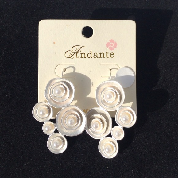 Silver circle and pearl earrings