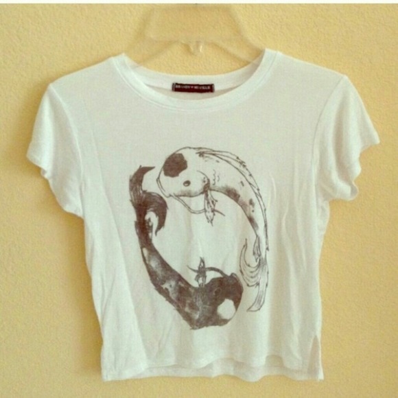 WANTED: BRANDY MELVILLE KOI FISH TOP - Picture 3 of 4