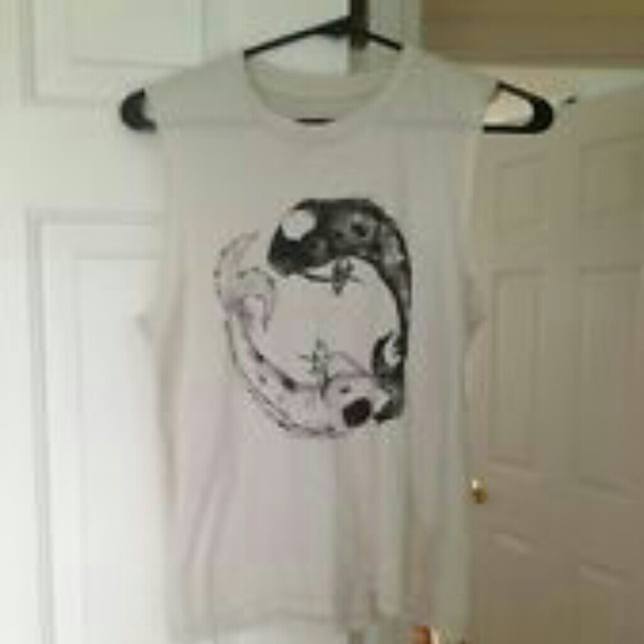 WANTED: BRANDY MELVILLE KOI FISH TOP - Picture 4 of 4