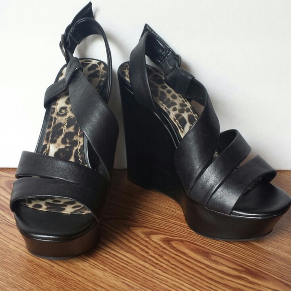 Jessica Simpson black wedges