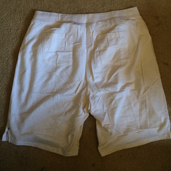 White shorts (5) - Picture 2 of 2