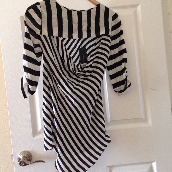 Black and white striped top - Picture 2 of 3