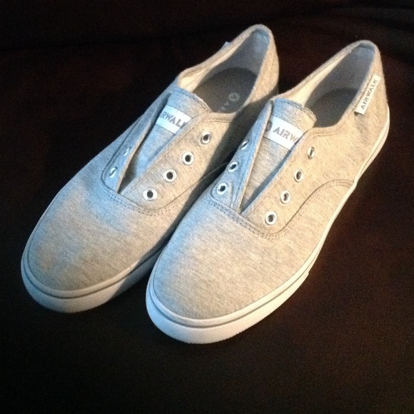 Airwalk gray canvas tennis shoes slip ons size 7