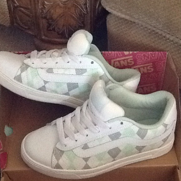 Women's Vans sneakers!