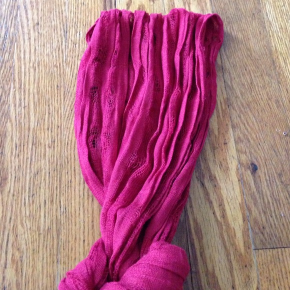 Red scarf - Picture 2 of 2