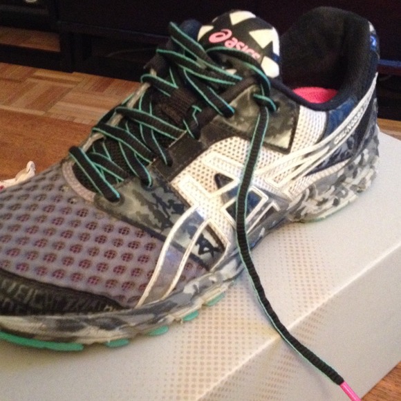 Used asics gel noosa