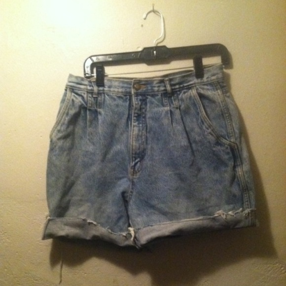 Highwaisted denim shorts