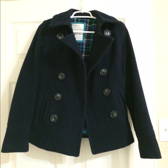 Thick navy blue Peacoat