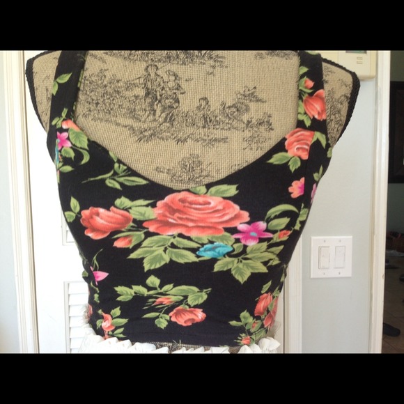 Cropped floral top