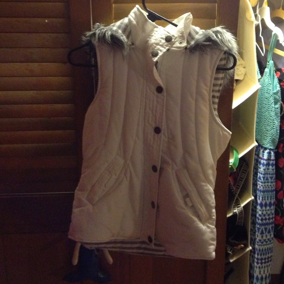 Maurices white winter vest