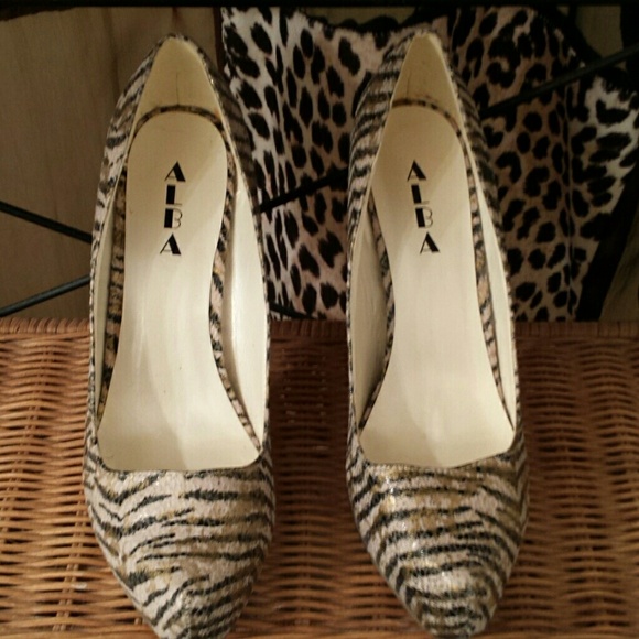 *PRICE DROP* Cute Zebra Print Pumps! - Picture 4 of 4