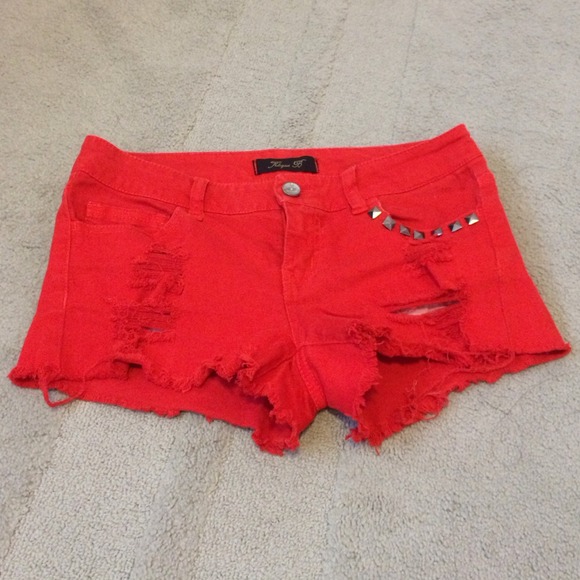 ❌SOLD❌Red distressed shorts