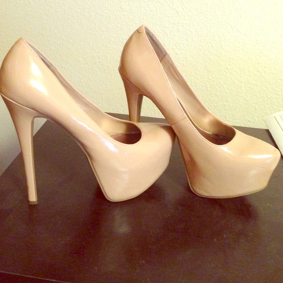 Sky High Patent Pumps (Nude)