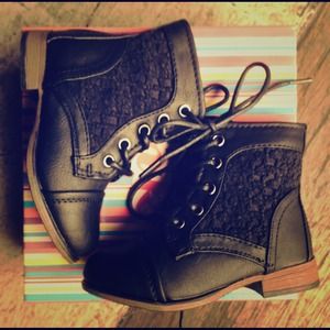 Adorable size 7 Lace Infant Boots