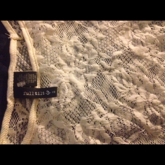 Super cute vintage lace top - Picture 2 of 2